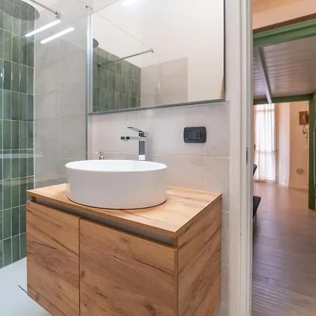 Apartman Modern With Parking, Wi-fi & Smarttv Como