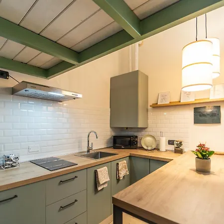 Apartman Modern With Parking, Wi-fi & Smarttv Como