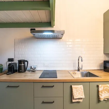 Apartman Modern With Parking, Wi-fi & Smarttv Como