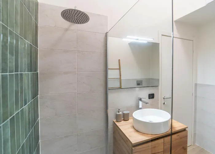 Modern With Parking, Wi-fi & Smarttv Apartment *