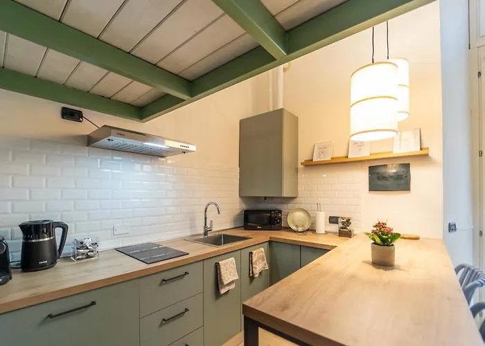 Апартаменты Modern With Parking, Wi-fi & Smarttv Комо