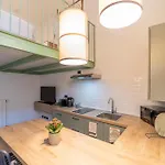 Modern With Parking, Wi-fi & Smarttv קומו