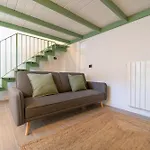Modern With Parking, Wi-fi & Smarttv קומו